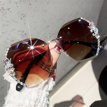 Load image into Gallery viewer, Crystal Frame Sunglasses
