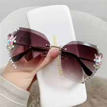 Load image into Gallery viewer, Crystal Frame Sunglasses
